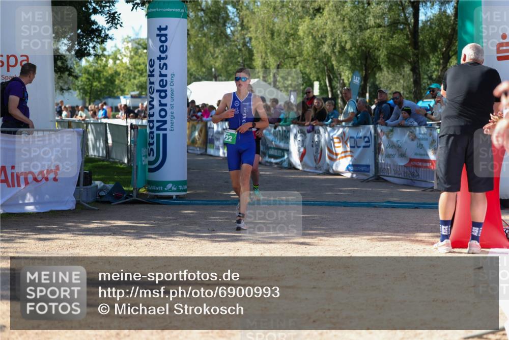 01.09.2024 - 17. Tribühne Triathlon Michael Strokosch http://msf.ph/oto/6900993 01.09.2024 10:58:35 Ziel 139, 222 meine-sportfotos.de