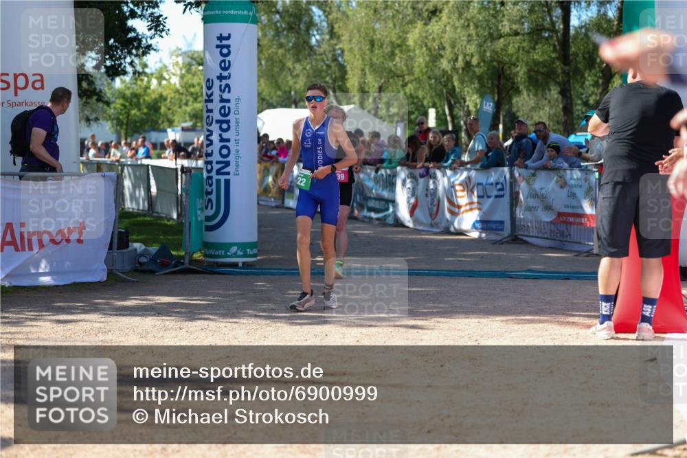 01.09.2024 - 17. Tribühne Triathlon Michael Strokosch http://msf.ph/oto/6900999 01.09.2024 10:58:35 Ziel 139, 222 meine-sportfotos.de