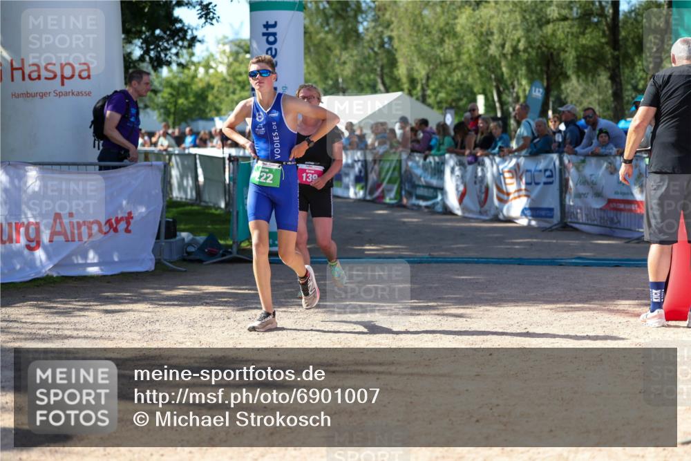 01.09.2024 - 17. Tribühne Triathlon Michael Strokosch http://msf.ph/oto/6901007 01.09.2024 10:58:37 Ziel 139, 222 meine-sportfotos.de