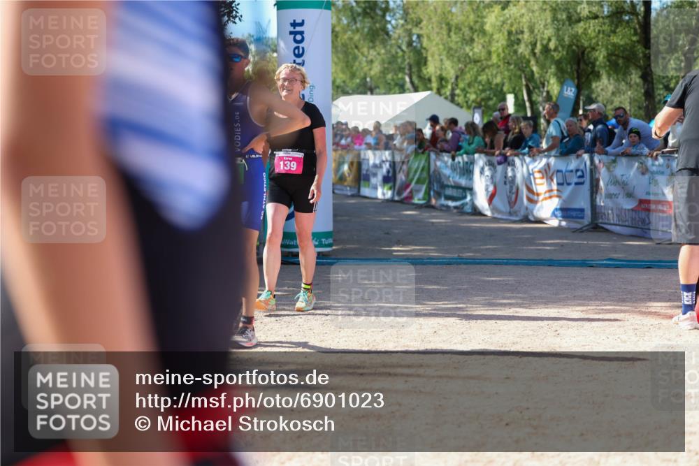 01.09.2024 - 17. Tribühne Triathlon Michael Strokosch http://msf.ph/oto/6901023 01.09.2024 10:58:37 Ziel 139, 222 meine-sportfotos.de