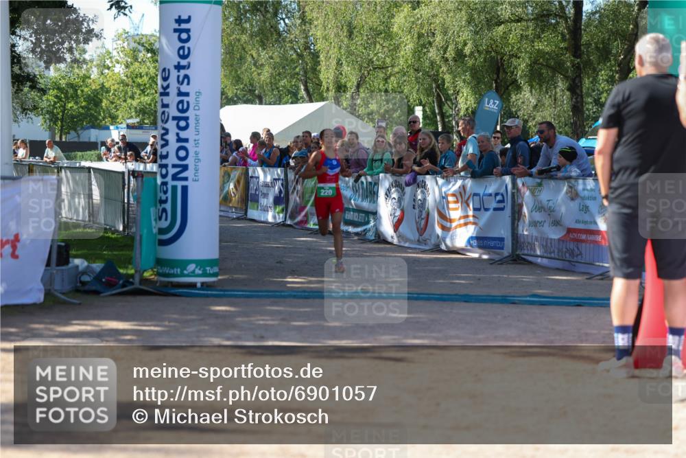 01.09.2024 - 17. Tribühne Triathlon Michael Strokosch http://msf.ph/oto/6901057 01.09.2024 10:58:53 Ziel 220, 278 meine-sportfotos.de