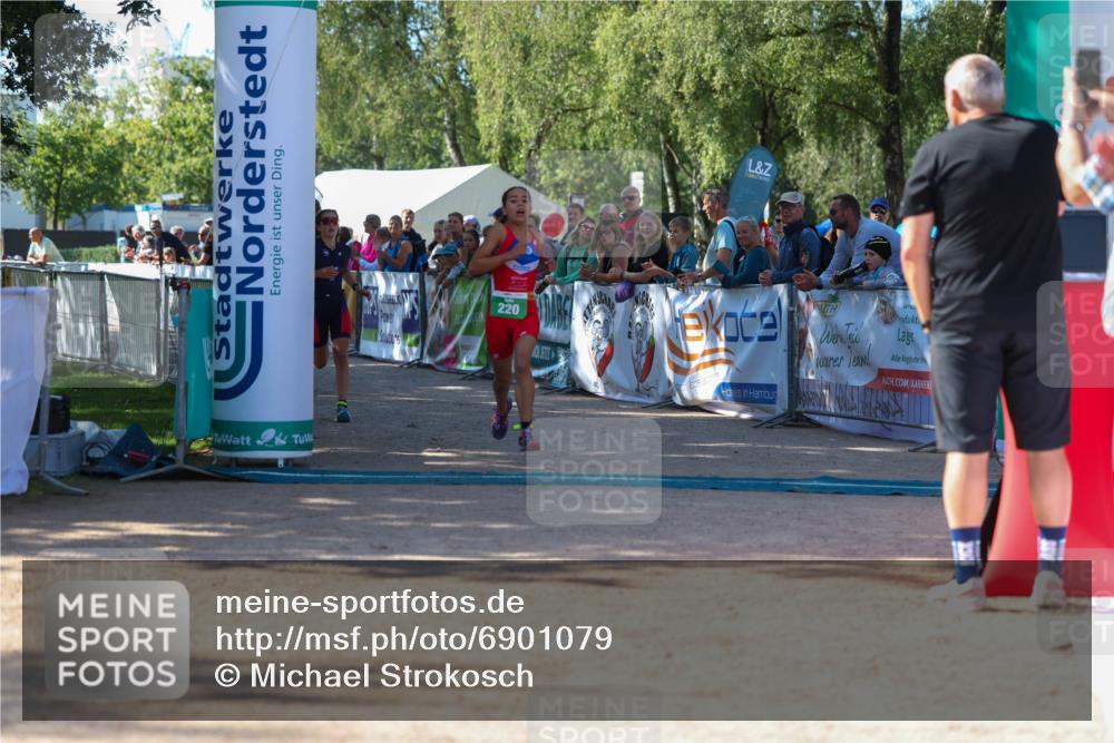 01.09.2024 - 17. Tribühne Triathlon Michael Strokosch http://msf.ph/oto/6901079 01.09.2024 10:58:54 Ziel 220, 278 meine-sportfotos.de