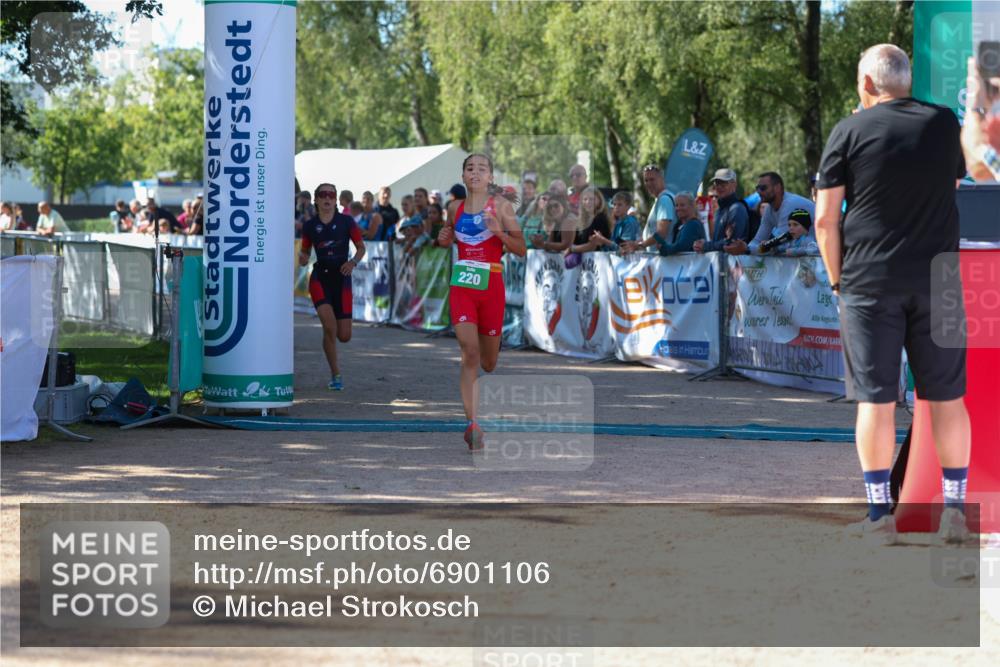 01.09.2024 - 17. Tribühne Triathlon Michael Strokosch http://msf.ph/oto/6901106 01.09.2024 10:58:54 Ziel 220, 278 meine-sportfotos.de