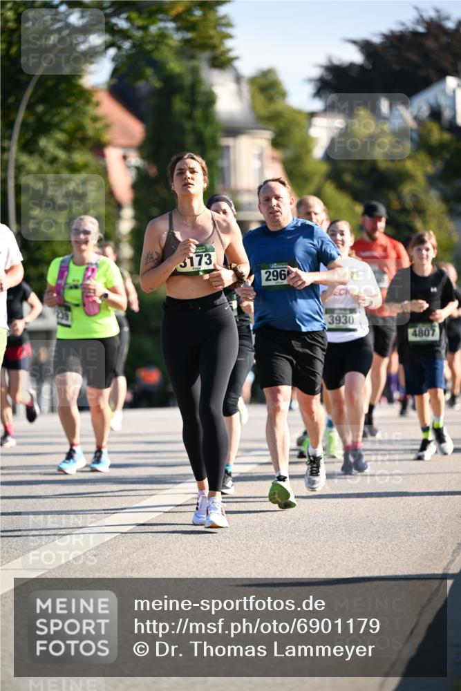 01.09.2024 - BARMER Alsterlauf Dr. Thomas Lammeyer http://msf.ph/oto/6901179 01.09.2024 09:38:34 Laufen 3173, 296, 3930, 4807 meine-sportfotos.de