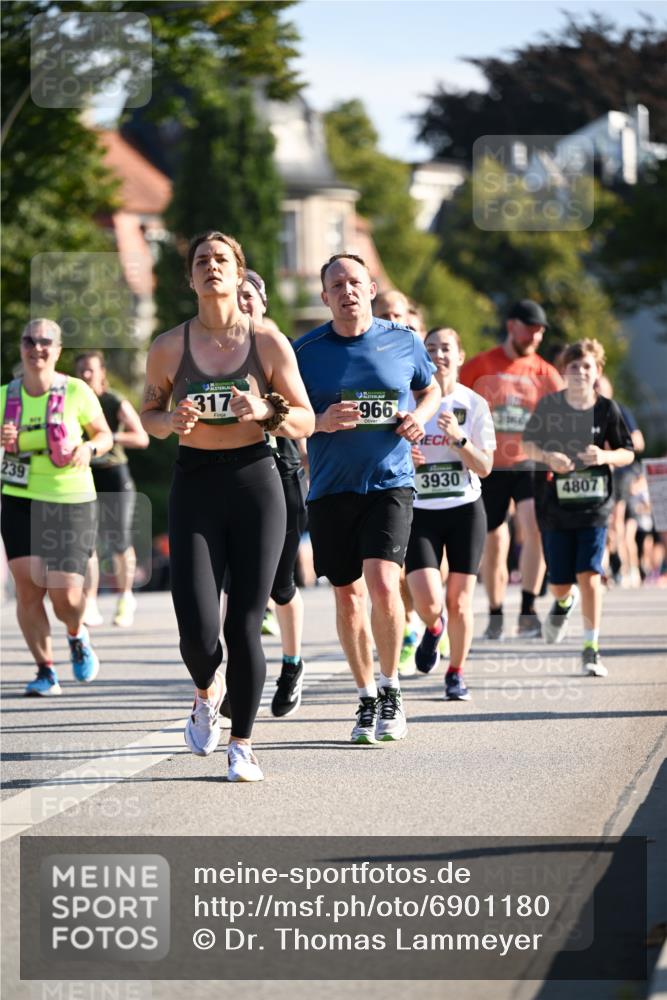 01.09.2024 - BARMER Alsterlauf Dr. Thomas Lammeyer http://msf.ph/oto/6901180 01.09.2024 09:38:34 Laufen 35, 317, 239, 966, 3930, 4807 meine-sportfotos.de