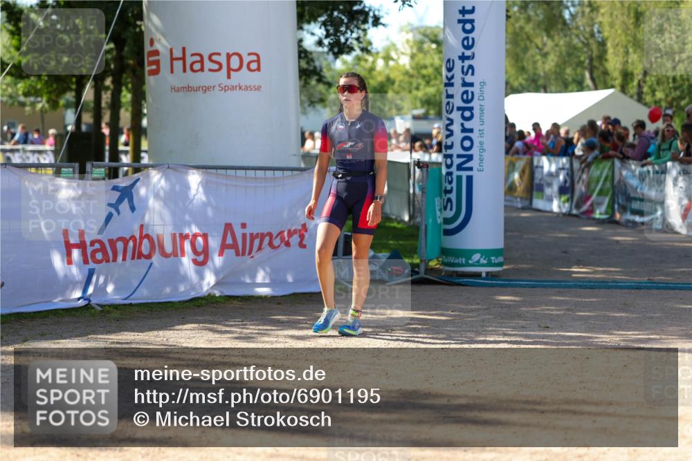 01.09.2024 - 17. Tribühne Triathlon Michael Strokosch http://msf.ph/oto/6901195 01.09.2024 10:58:57 Ziel 220, 278 meine-sportfotos.de