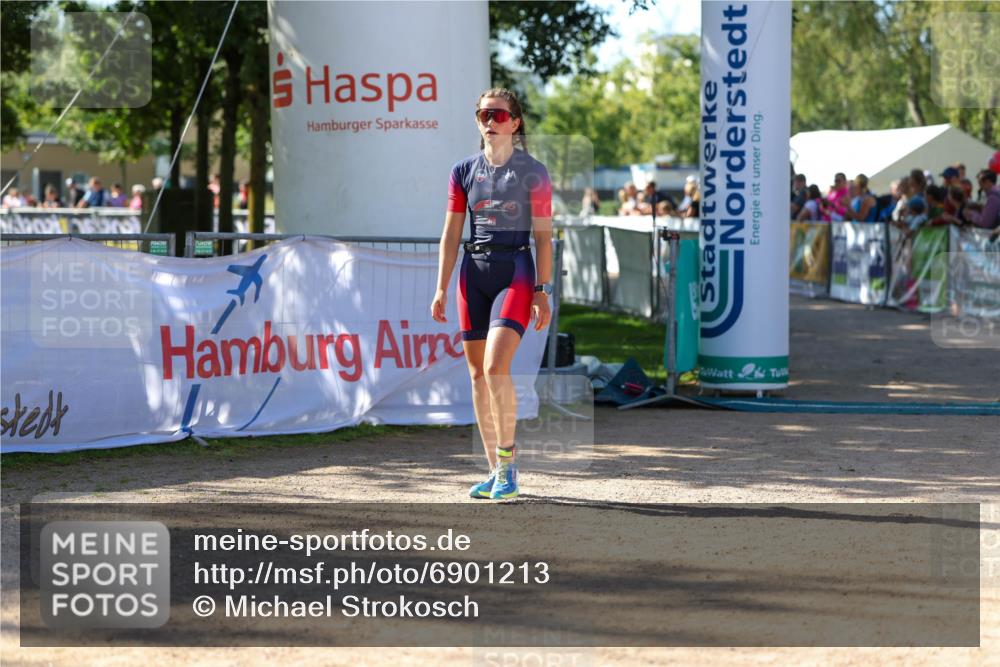 01.09.2024 - 17. Tribühne Triathlon Michael Strokosch http://msf.ph/oto/6901213 01.09.2024 10:58:58 Ziel 220, 278 meine-sportfotos.de