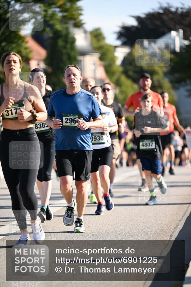 01.09.2024 - BARMER Alsterlauf Dr. Thomas Lammeyer http://msf.ph/oto/6901225 01.09.2024 09:38:35 Laufen 317, 8365, 296, 3930, 4807 meine-sportfotos.de