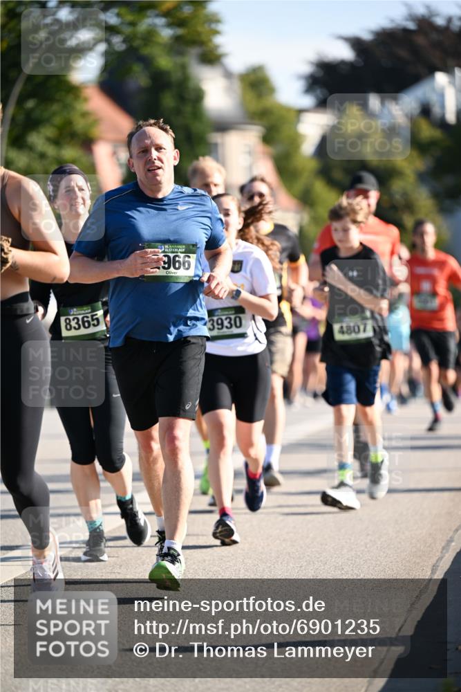 01.09.2024 - BARMER Alsterlauf Dr. Thomas Lammeyer http://msf.ph/oto/6901235 01.09.2024 09:38:36 Laufen 8365, 35, 966, 3930, 4807 meine-sportfotos.de