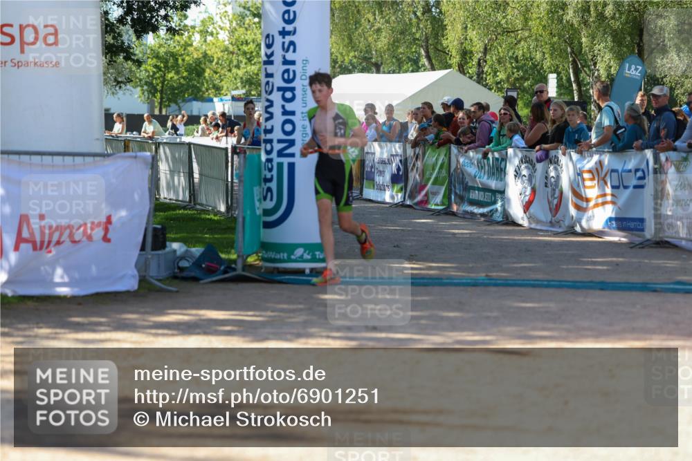 01.09.2024 - 17. Tribühne Triathlon Michael Strokosch http://msf.ph/oto/6901251 01.09.2024 10:59:07 Ziel 231, 274 meine-sportfotos.de