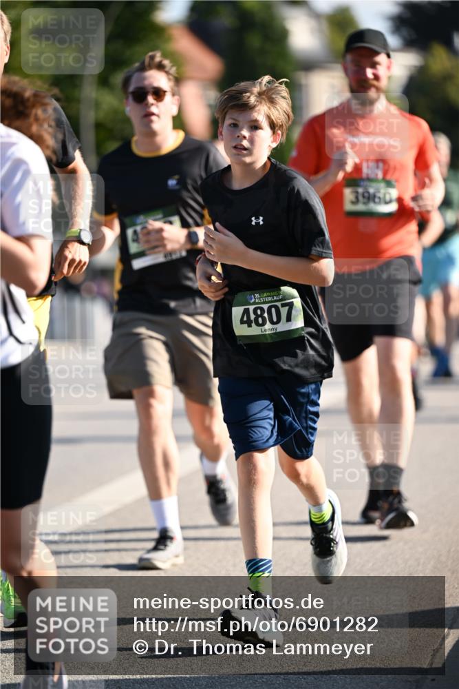 01.09.2024 - BARMER Alsterlauf Dr. Thomas Lammeyer http://msf.ph/oto/6901282 01.09.2024 09:38:39 Laufen 3960, 35, 4807 meine-sportfotos.de