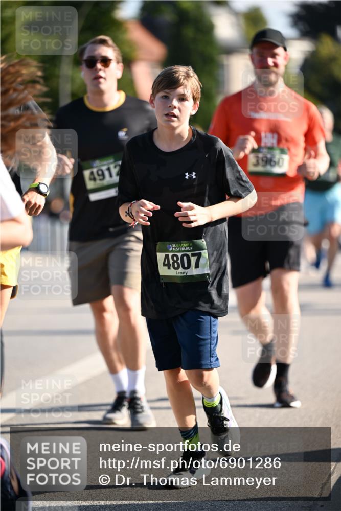 01.09.2024 - BARMER Alsterlauf Dr. Thomas Lammeyer http://msf.ph/oto/6901286 01.09.2024 09:38:39 Laufen 4912, 135, 4807, 3960 meine-sportfotos.de