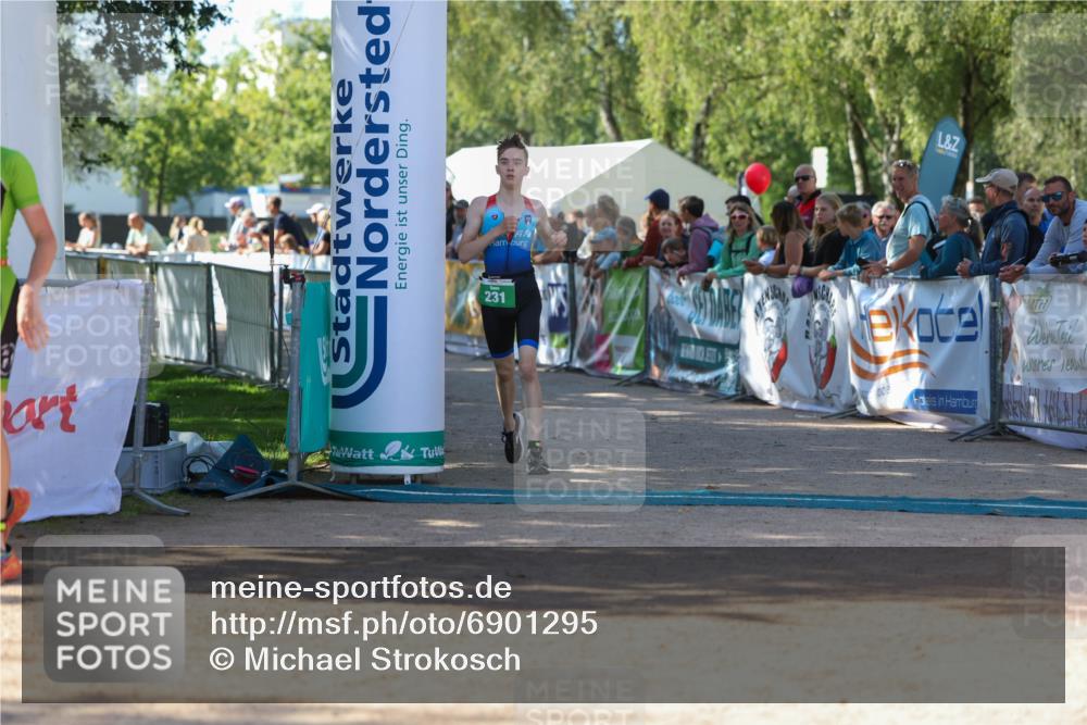 01.09.2024 - 17. Tribühne Triathlon Michael Strokosch http://msf.ph/oto/6901295 01.09.2024 10:59:09 Ziel 231, 274 meine-sportfotos.de