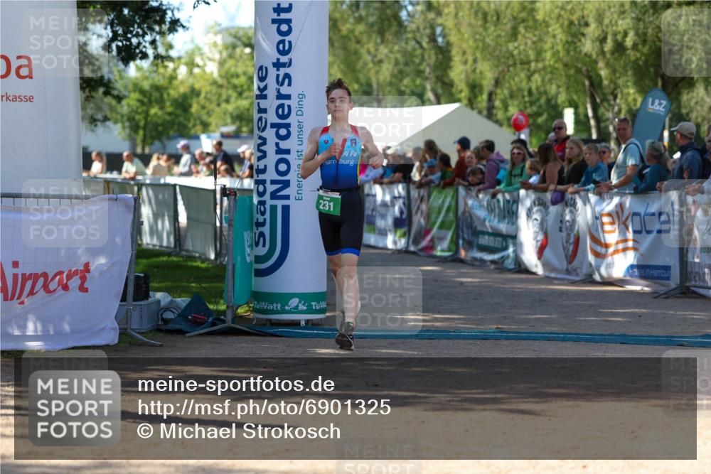 01.09.2024 - 17. Tribühne Triathlon Michael Strokosch http://msf.ph/oto/6901325 01.09.2024 10:59:10 Ziel 231, 274 meine-sportfotos.de