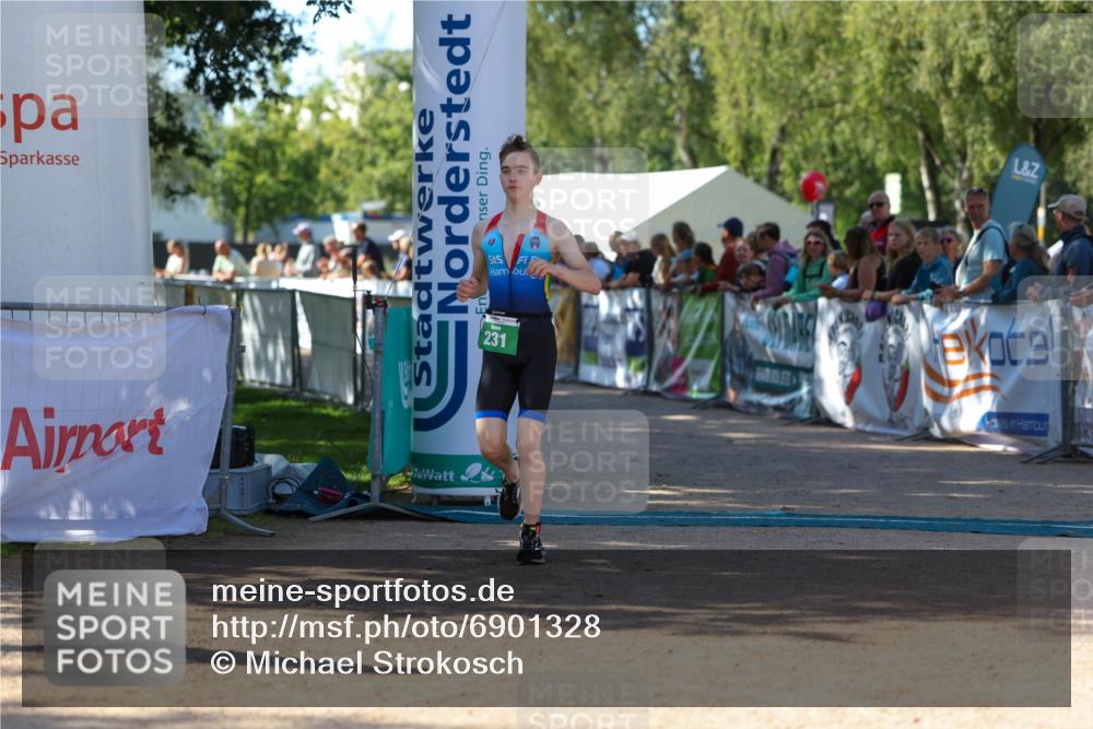 01.09.2024 - 17. Tribühne Triathlon Michael Strokosch http://msf.ph/oto/6901328 01.09.2024 10:59:10 Ziel 231, 274 meine-sportfotos.de