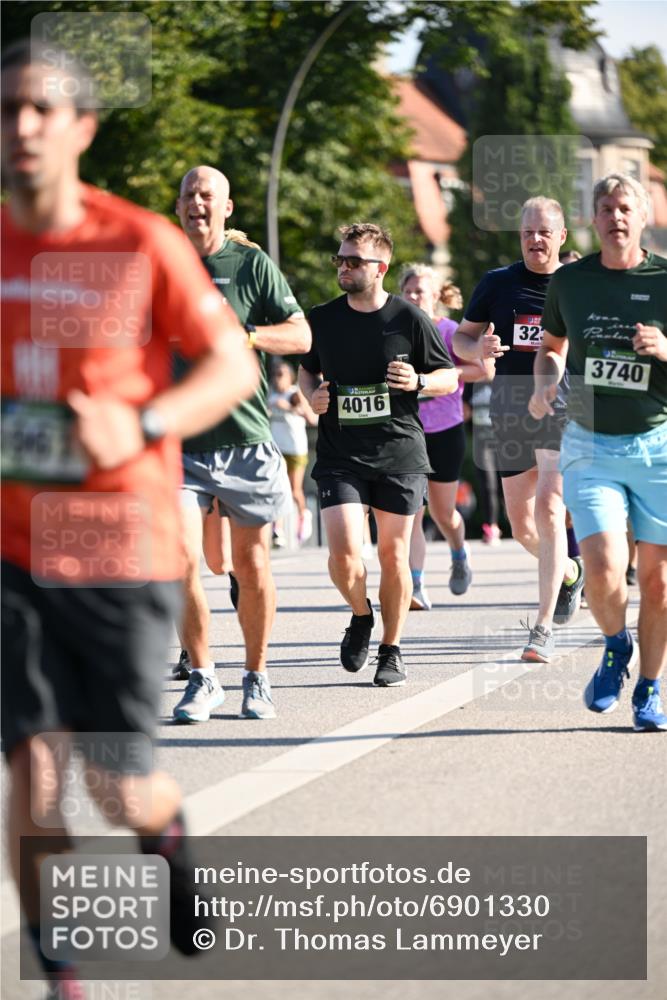 01.09.2024 - BARMER Alsterlauf Dr. Thomas Lammeyer http://msf.ph/oto/6901330 01.09.2024 09:38:42 Laufen 4016, 32, 3740 meine-sportfotos.de