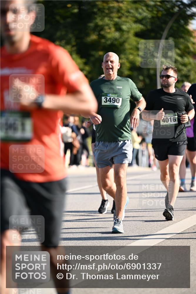 01.09.2024 - BARMER Alsterlauf Dr. Thomas Lammeyer http://msf.ph/oto/6901337 01.09.2024 09:38:43 Laufen 3490, 4016 meine-sportfotos.de