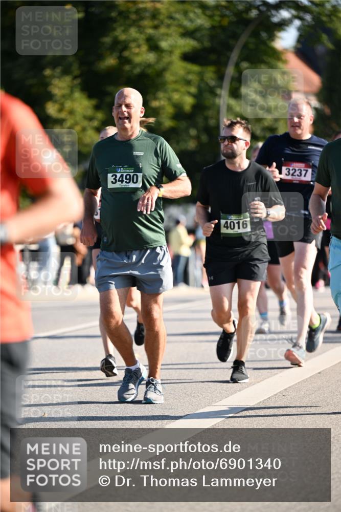 01.09.2024 - BARMER Alsterlauf Dr. Thomas Lammeyer http://msf.ph/oto/6901340 01.09.2024 09:38:43 Laufen 3490, 4016, 3237 meine-sportfotos.de