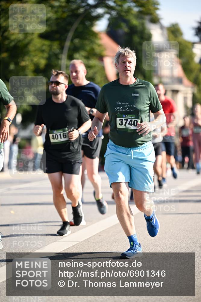 01.09.2024 - BARMER Alsterlauf Dr. Thomas Lammeyer http://msf.ph/oto/6901346 01.09.2024 09:38:43 Laufen 4016, 35, 3740 meine-sportfotos.de