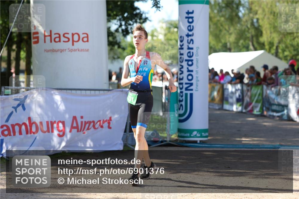 01.09.2024 - 17. Tribühne Triathlon Michael Strokosch http://msf.ph/oto/6901376 01.09.2024 10:59:12 Ziel 231, 274, 304 meine-sportfotos.de