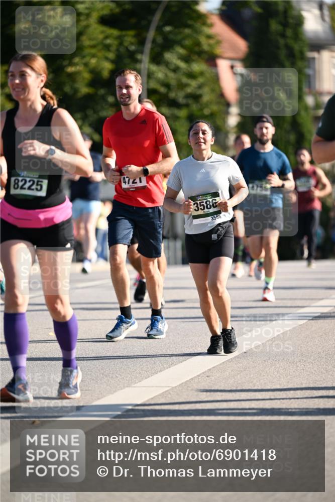 01.09.2024 - BARMER Alsterlauf Dr. Thomas Lammeyer http://msf.ph/oto/6901418 01.09.2024 09:38:46 Laufen 8225, 4721, 3586, 3586, 4756 meine-sportfotos.de