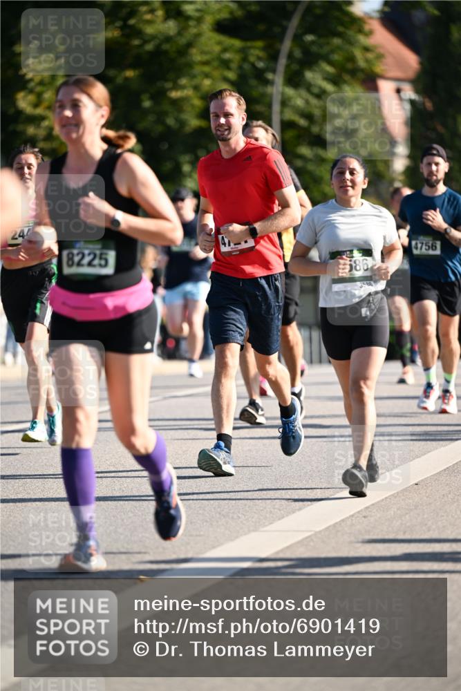 01.09.2024 - BARMER Alsterlauf Dr. Thomas Lammeyer http://msf.ph/oto/6901419 01.09.2024 09:38:46 Laufen 244, 47, 8225, 586, 3586, 4756 meine-sportfotos.de