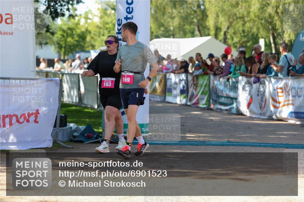 01.09.2024 - 17. Tribühne Triathlon Michael Strokosch http://msf.ph/oto/6901523 01.09.2024 10:59:23 Ziel 163, 169 meine-sportfotos.de