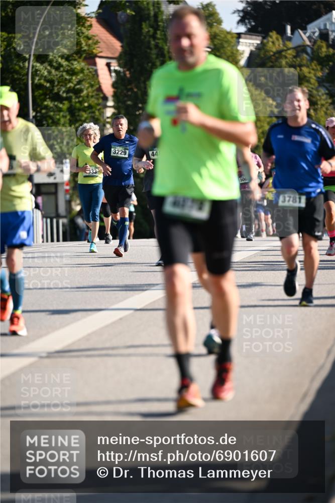 01.09.2024 - BARMER Alsterlauf Dr. Thomas Lammeyer http://msf.ph/oto/6901607 01.09.2024 09:38:54 Laufen 3229, 44, 506, 3781 meine-sportfotos.de