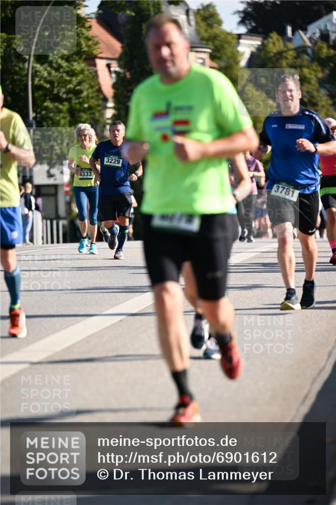 01.09.2024 - BARMER Alsterlauf Dr. Thomas Lammeyer http://msf.ph/oto/6901612 01.09.2024 09:38:54 Laufen 1333, 3229, 3781 meine-sportfotos.de