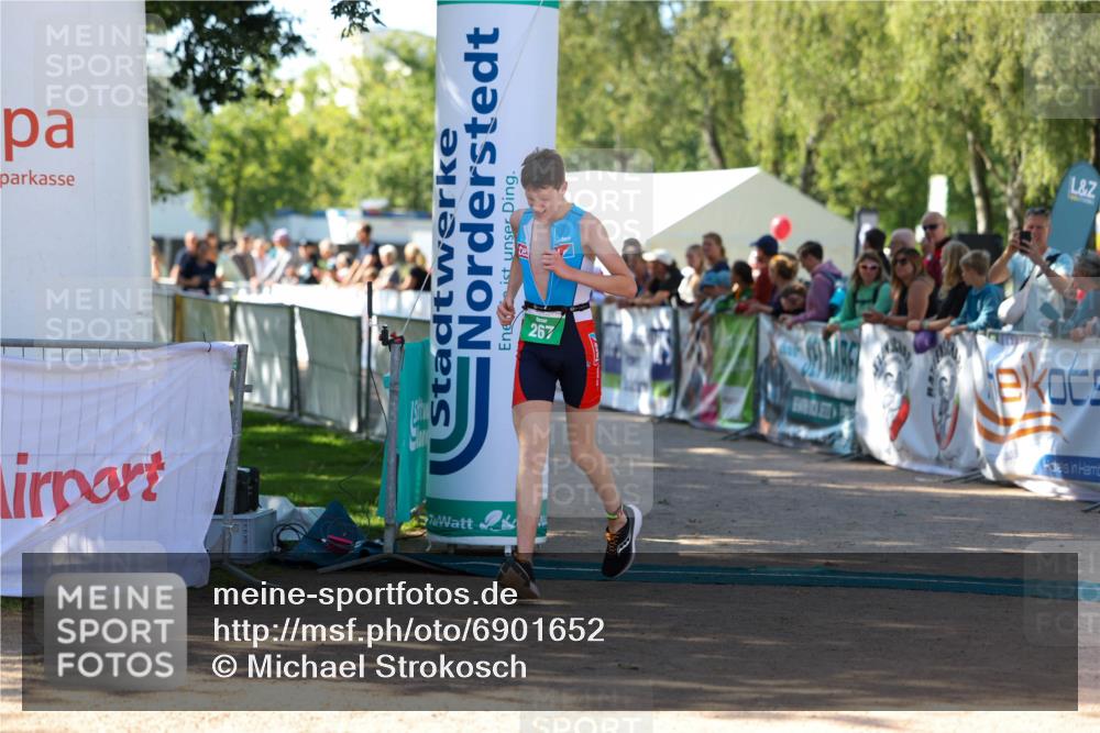 01.09.2024 - 17. Tribühne Triathlon Michael Strokosch http://msf.ph/oto/6901652 01.09.2024 10:59:43 Ziel 267 meine-sportfotos.de
