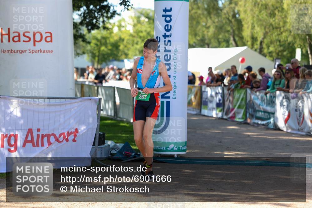 01.09.2024 - 17. Tribühne Triathlon Michael Strokosch http://msf.ph/oto/6901666 01.09.2024 10:59:44 Ziel 267 meine-sportfotos.de