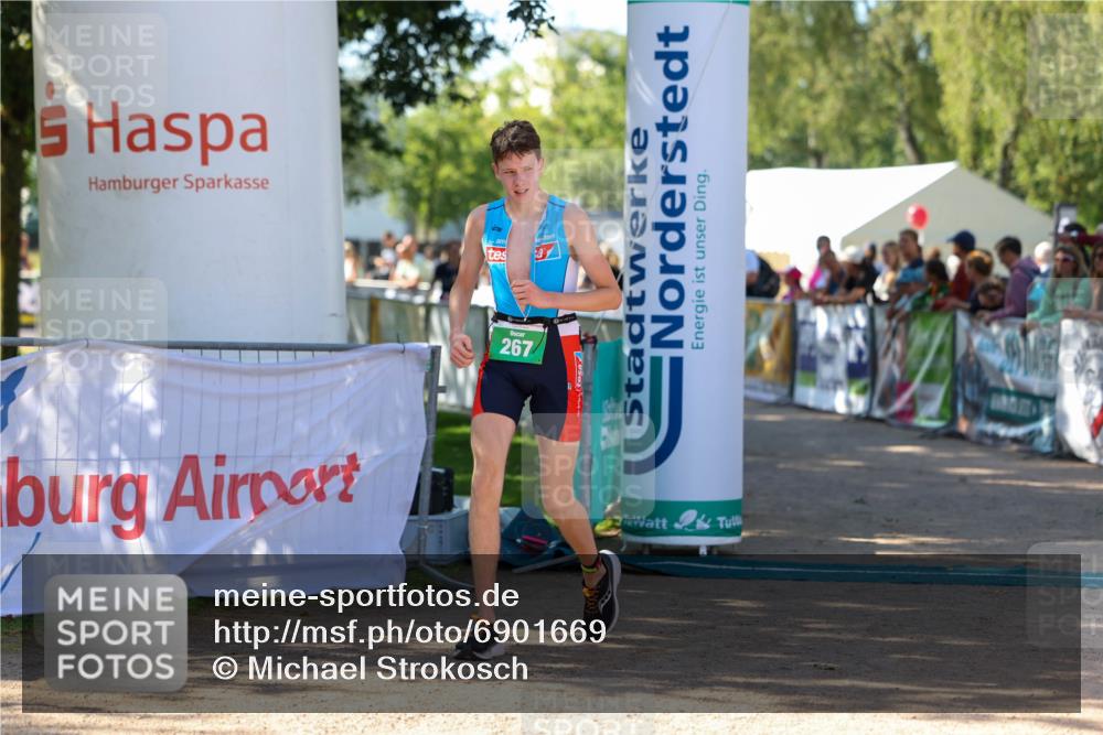 01.09.2024 - 17. Tribühne Triathlon Michael Strokosch http://msf.ph/oto/6901669 01.09.2024 10:59:44 Ziel 267 meine-sportfotos.de