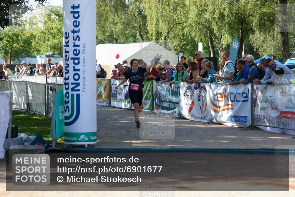 01.09.2024 - 17. Tribühne Triathlon Michael Strokosch http://msf.ph/oto/6901677 01.09.2024 10:59:49 Ziel 264, 1068 meine-sportfotos.de
