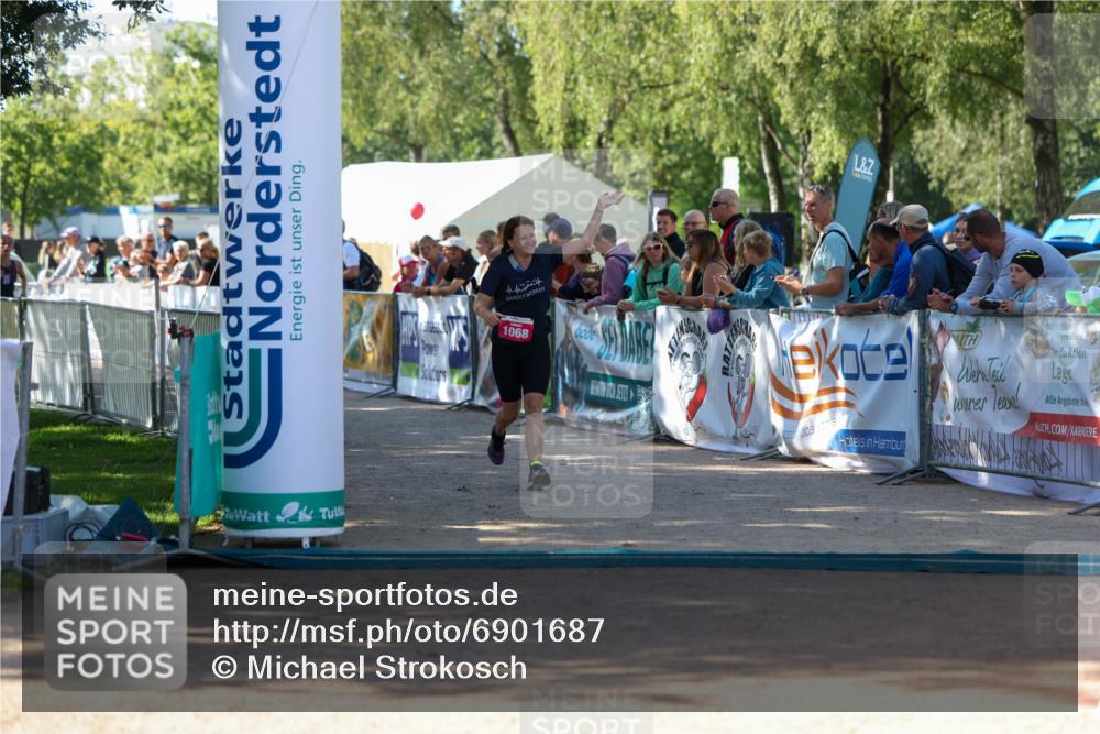 01.09.2024 - 17. Tribühne Triathlon Michael Strokosch http://msf.ph/oto/6901687 01.09.2024 10:59:49 Ziel 264, 1068 meine-sportfotos.de