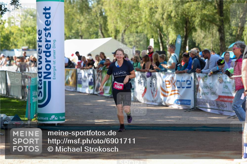 01.09.2024 - 17. Tribühne Triathlon Michael Strokosch http://msf.ph/oto/6901711 01.09.2024 10:59:51 Ziel 264, 1068 meine-sportfotos.de