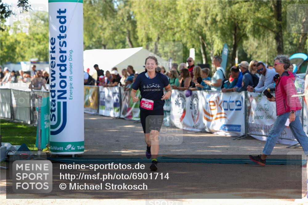 01.09.2024 - 17. Tribühne Triathlon Michael Strokosch http://msf.ph/oto/6901714 01.09.2024 10:59:52 Ziel 264, 1068 meine-sportfotos.de