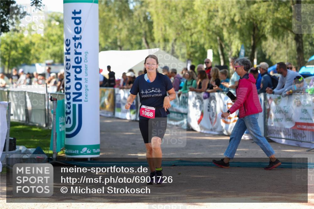 01.09.2024 - 17. Tribühne Triathlon Michael Strokosch http://msf.ph/oto/6901726 01.09.2024 10:59:52 Ziel 264, 1068 meine-sportfotos.de