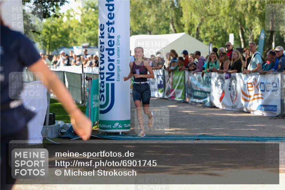 01.09.2024 - 17. Tribühne Triathlon Michael Strokosch http://msf.ph/oto/6901745 01.09.2024 10:59:55 Ziel 264, 1068 meine-sportfotos.de
