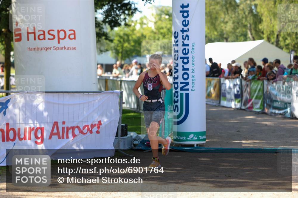 01.09.2024 - 17. Tribühne Triathlon Michael Strokosch http://msf.ph/oto/6901764 01.09.2024 10:59:56 Ziel 264, 1068 meine-sportfotos.de