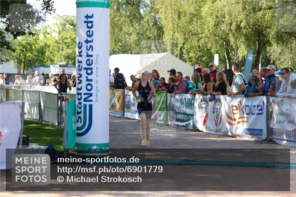 01.09.2024 - 17. Tribühne Triathlon Michael Strokosch http://msf.ph/oto/6901779 01.09.2024 11:00:13 Ziel 296, 302 meine-sportfotos.de
