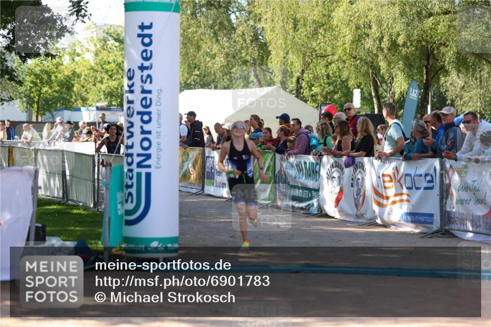01.09.2024 - 17. Tribühne Triathlon Michael Strokosch http://msf.ph/oto/6901783 01.09.2024 11:00:13 Ziel 296, 302 meine-sportfotos.de