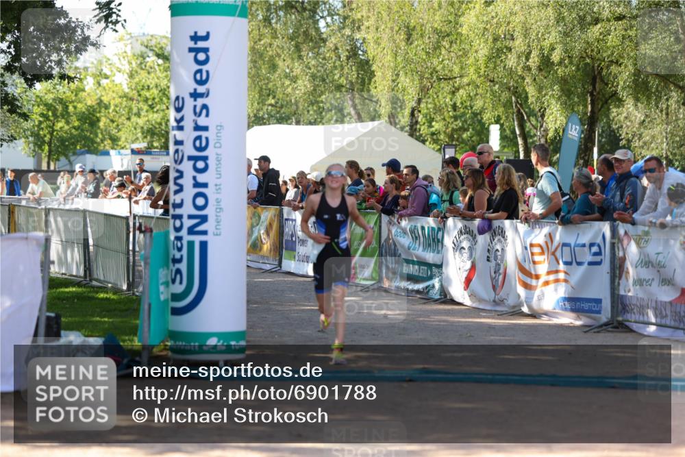 01.09.2024 - 17. Tribühne Triathlon Michael Strokosch http://msf.ph/oto/6901788 01.09.2024 11:00:13 Ziel 296, 302 meine-sportfotos.de