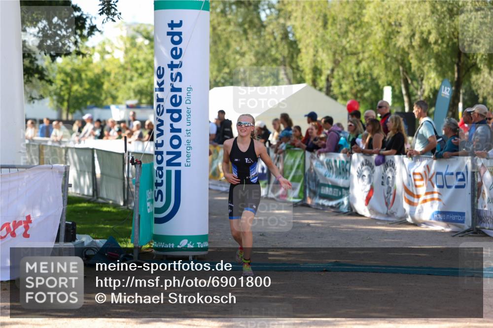 01.09.2024 - 17. Tribühne Triathlon Michael Strokosch http://msf.ph/oto/6901800 01.09.2024 11:00:14 Ziel 296, 302 meine-sportfotos.de
