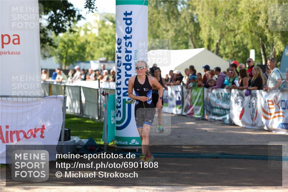 01.09.2024 - 17. Tribühne Triathlon Michael Strokosch http://msf.ph/oto/6901808 01.09.2024 11:00:15 Ziel 296, 302 meine-sportfotos.de