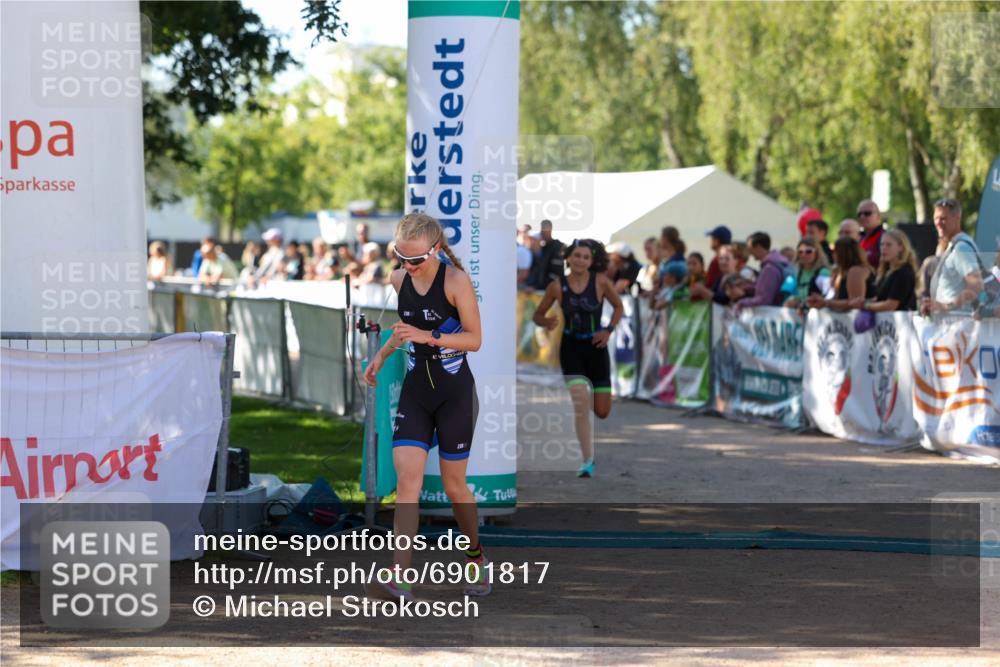 01.09.2024 - 17. Tribühne Triathlon Michael Strokosch http://msf.ph/oto/6901817 01.09.2024 11:00:15 Ziel 296, 302 meine-sportfotos.de