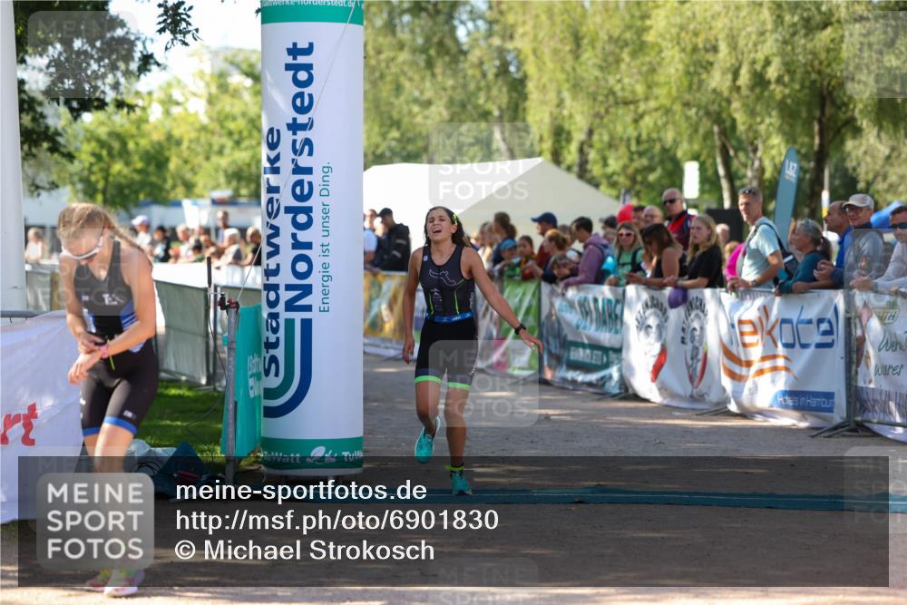 01.09.2024 - 17. Tribühne Triathlon Michael Strokosch http://msf.ph/oto/6901830 01.09.2024 11:00:16 Ziel 296, 302 meine-sportfotos.de