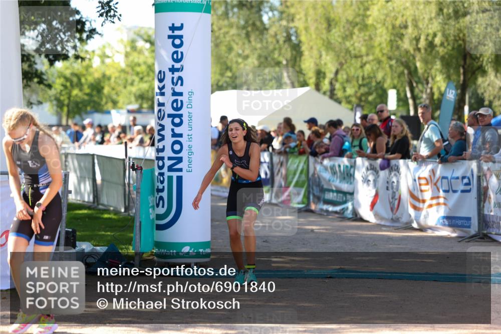 01.09.2024 - 17. Tribühne Triathlon Michael Strokosch http://msf.ph/oto/6901840 01.09.2024 11:00:17 Ziel 296, 302 meine-sportfotos.de