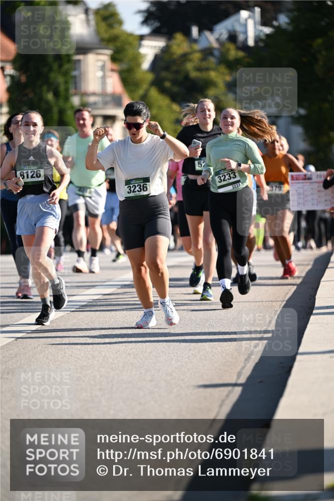 01.09.2024 - BARMER Alsterlauf Dr. Thomas Lammeyer http://msf.ph/oto/6901841 01.09.2024 09:39:03 Laufen 8126, 3236, 52, 3233, 3233 meine-sportfotos.de