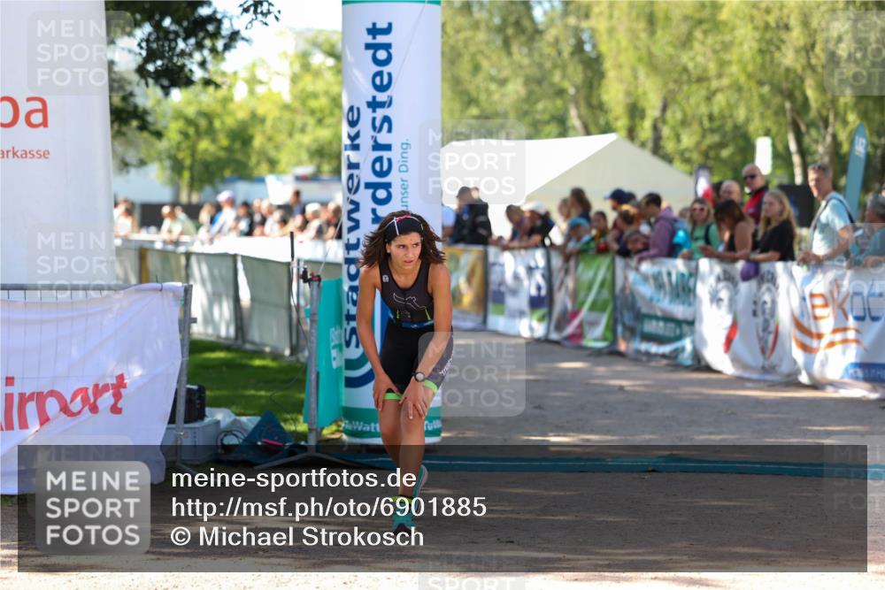 01.09.2024 - 17. Tribühne Triathlon Michael Strokosch http://msf.ph/oto/6901885 01.09.2024 11:00:18 Ziel 296, 302 meine-sportfotos.de