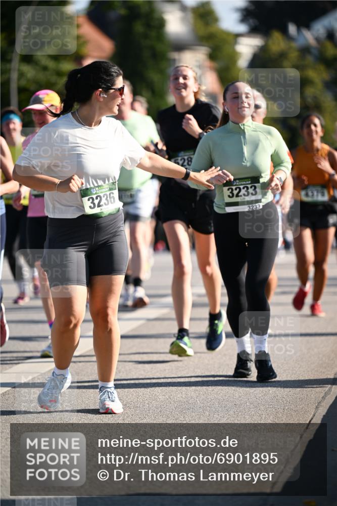 01.09.2024 - BARMER Alsterlauf Dr. Thomas Lammeyer http://msf.ph/oto/6901895 01.09.2024 09:39:06 Laufen 3236, 28, 3233, 3233, 4370 meine-sportfotos.de